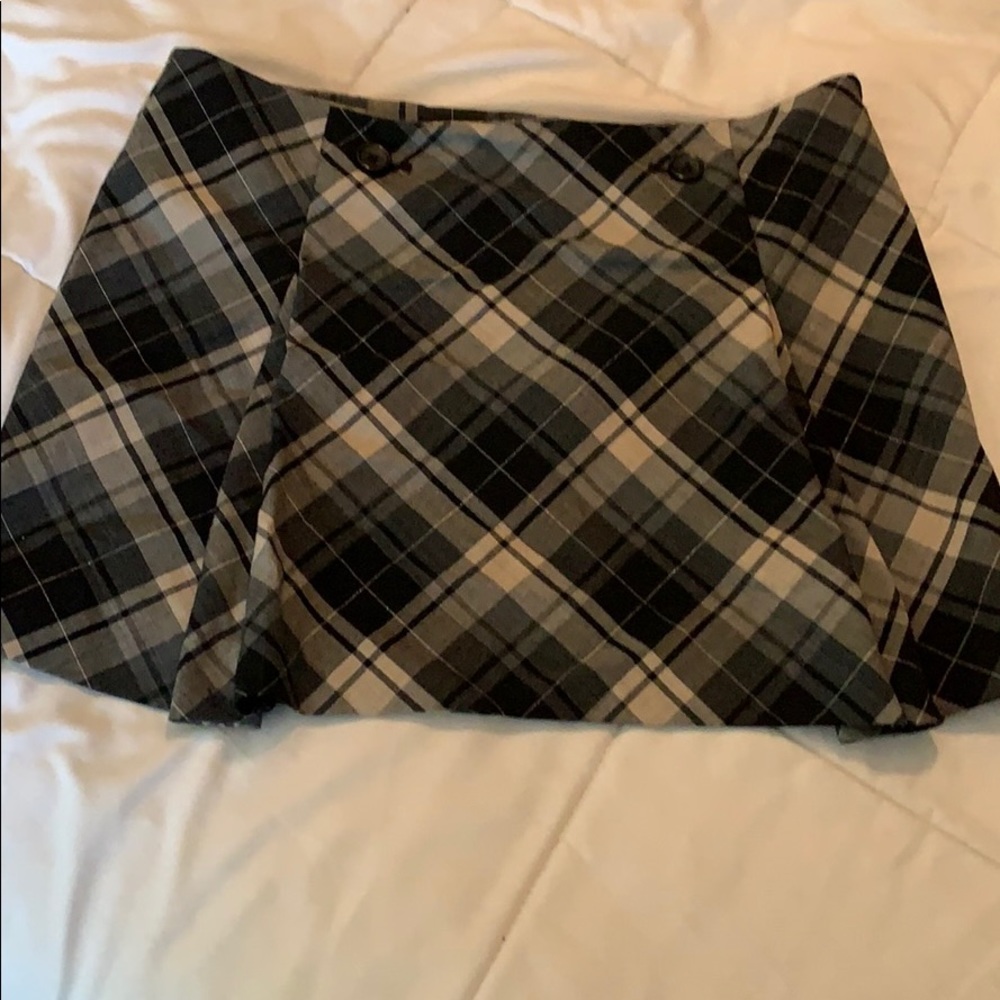 Express mini skirt size 6. Side zipper.